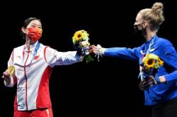 雷速体育官方-体操传奇谢幕，球迷泪洒赛场