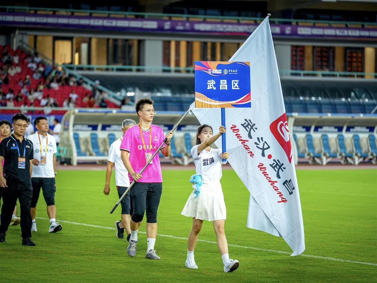 燃情对抗！国内足球赛场最新动态报道的简单介绍
