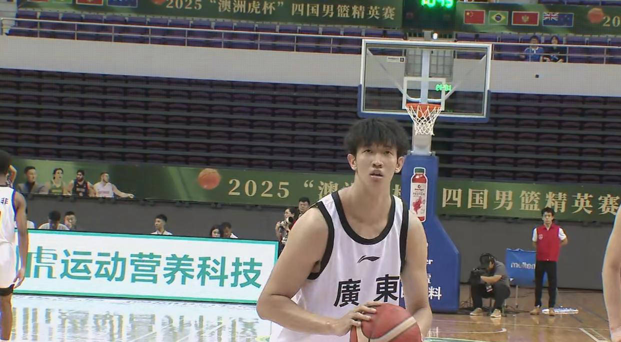 深圳男篮新秀表现抢眼，获得关注