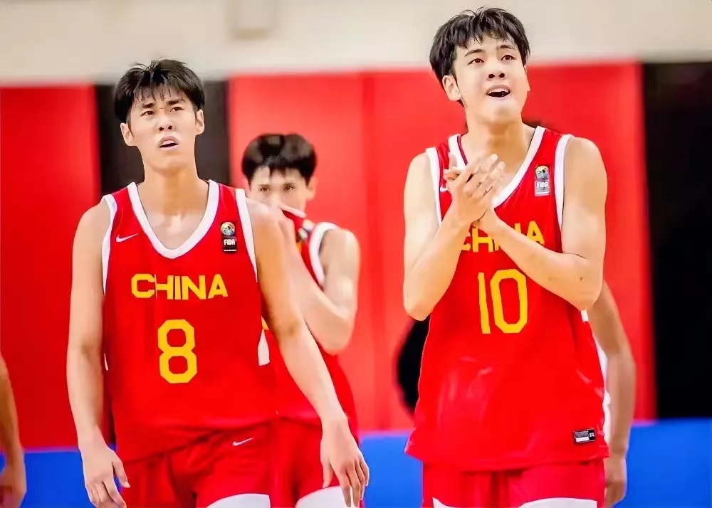 球队攻防出色,夺得联赛冠军 球队攻防出色,夺得联赛冠军