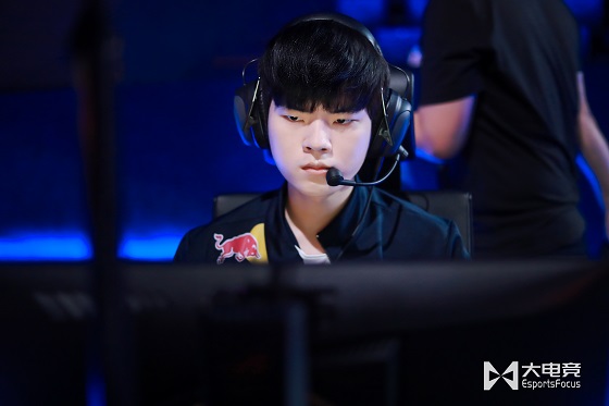 包含TL轻取GEN,Clid线上压制力十足宿敌对决八强赛,锁定晋级资格的词条 包含TL轻取GEN,Clid线上压制力十足宿敌对决八强赛,锁定晋级资格的词条